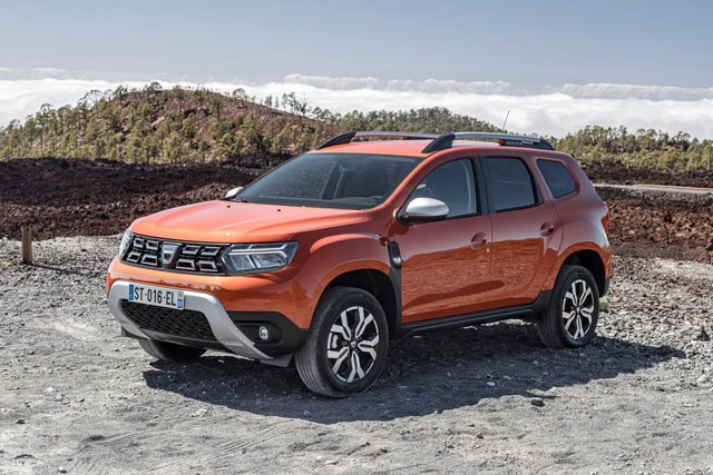 4. Dacia Duster (doanh số: 11.327 chiếc).