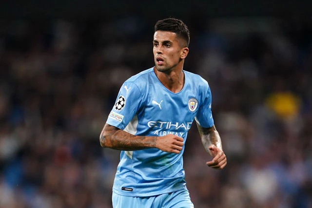 Hậu vệ trái: Joao Cancelo (Man City).