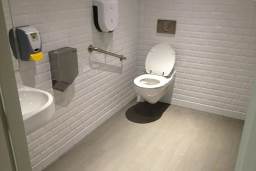 3 cách khử mùi hôi trong phòng tắm