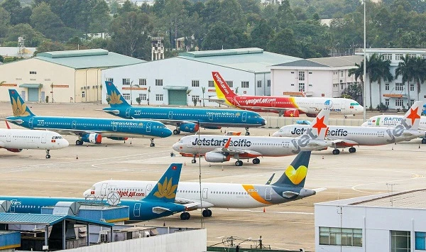 Cục Hàng không yêu cầu các hãng bay dừng mở bán vé máy bay nội địa.