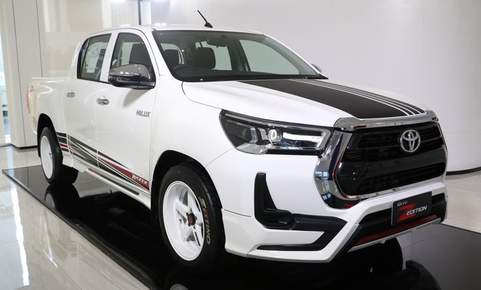 Chiêm ngưỡng Toyota Hilux với gói độ chính hãng cực ngầu
