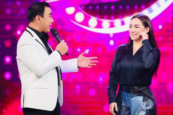 MC Quyền Linh nghẹn ngào tiễn biệt Phi Nhung: "Sài Gòn xin tiễn biệt em"