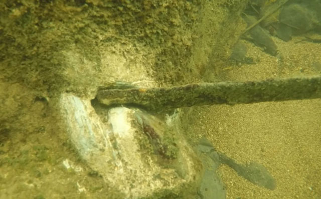 Nạo vét sông, phát hiện vật thể lạ bị 'phong ấn' trong đá suốt trăm năm: Là báu vật của vua?