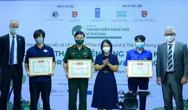 Vinh danh các ý tưởng xuất sắc của thanh niên vì mục đích bảo vệ môi trường và thích ứng với biến đối khí hậu.