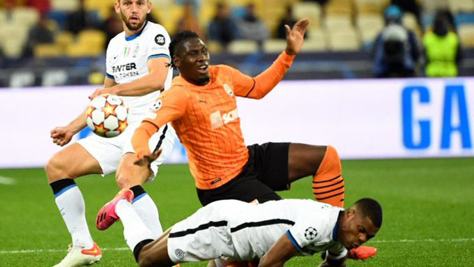 Hàng công kém cỏi, Inter có điểm đầu tiên ở bảng D