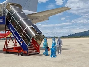 Quảng Nam: Tiếp tục đón bà con ở các tỉnh, thành phía Nam về quê bằng đường hàng không