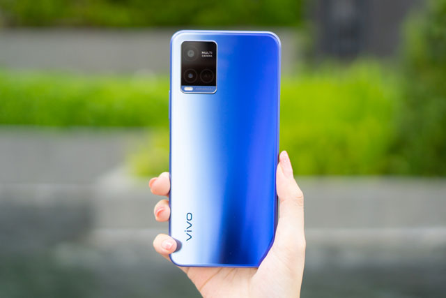 Cận cảnh Vivo Y21 vừa lên kệ tại Việt Nam, giá 4,29 triệu đồng