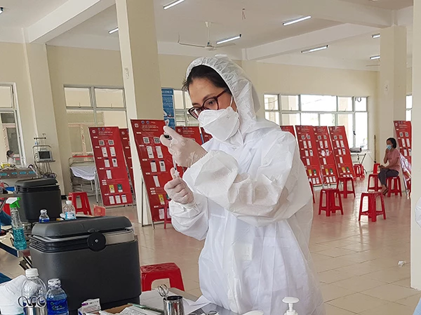 Đà Nẵng đang khẩn trương đẩy nhanh tiến độ tiêm phủ vaccine cho người dân trên 18 tuổi