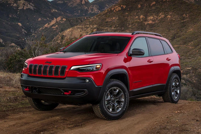 10. Jeep Cherokee 2021 (giá khởi điểm: 26.290 USD).