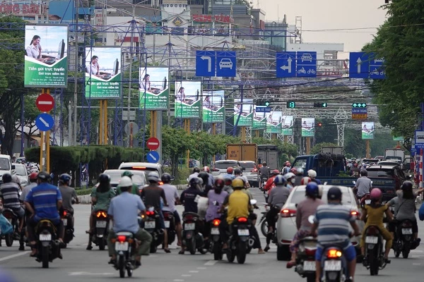 Những tuyến đường của nội ô TP Cần Thơ đã đông đúc xe cộ trở lại.