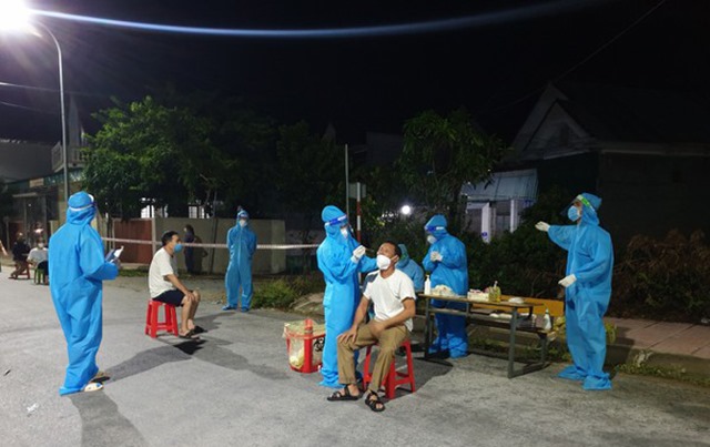 Nghệ An: Phát hiện 12 ca cộng đồng, Cửa Lò cho học sinh học trực tuyến