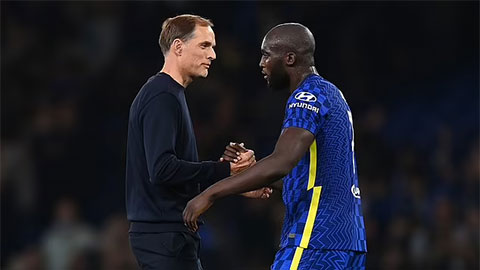 Conte chê Tuchel chưa biết dùng Lukaku