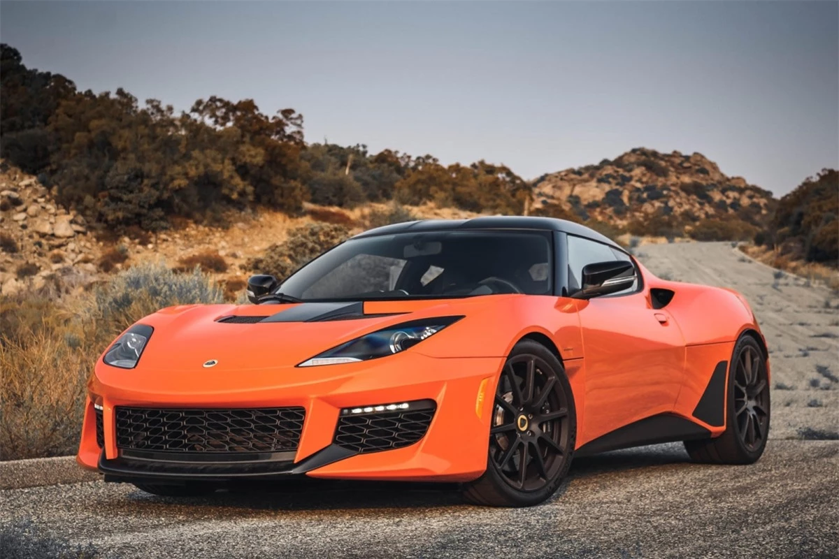 Lotus Evora GT Tuy chỉ dùng động cơ V6 siêu nạp nhưng chiếc Lotus Evora lại nằm trong top những chiếc xe có âm thanh lớn nhất hiện tại. Độ lớn mà xe tạo ra ở khoảng cách 5m đo được ở mức 91 dB.