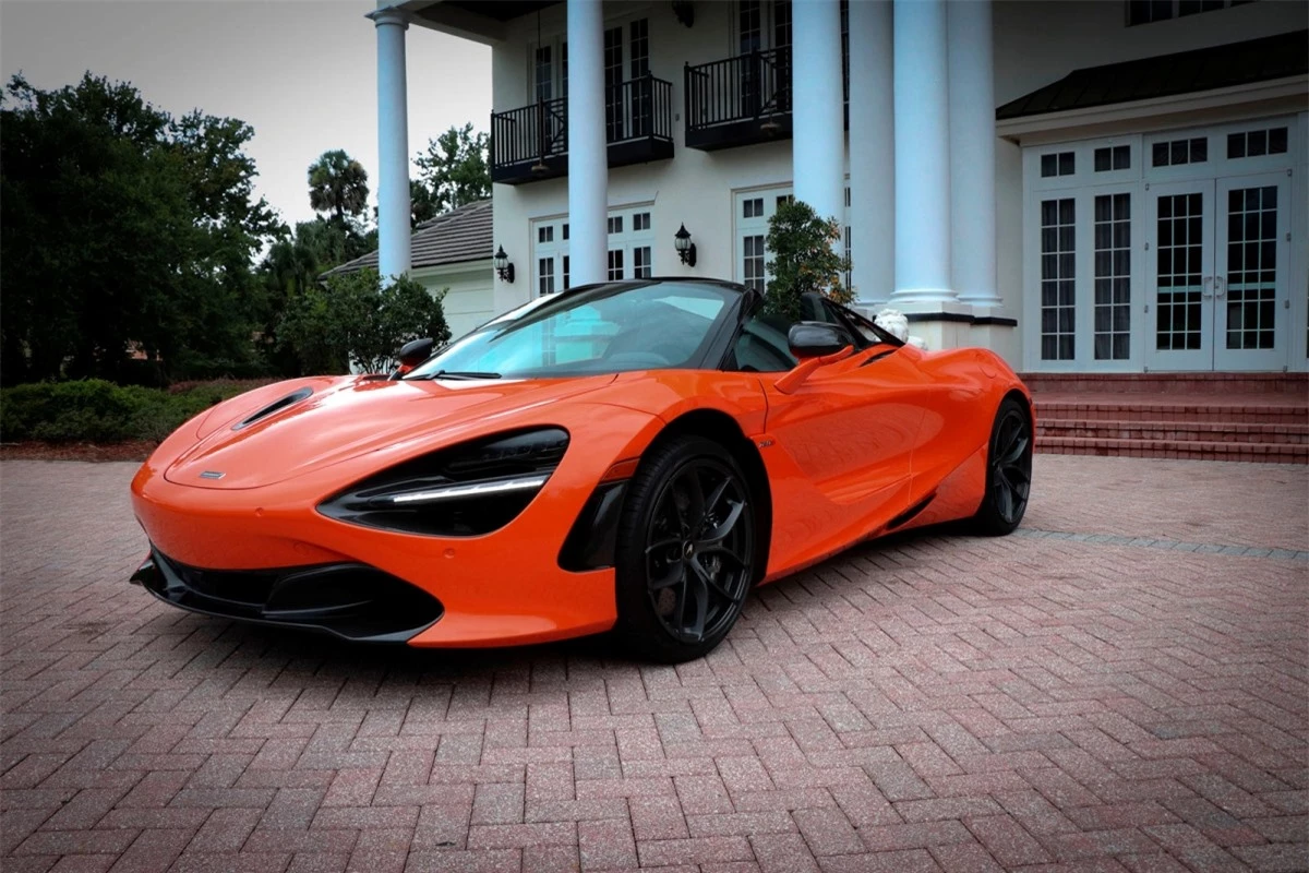 McLaren 720S Spider Cuối cùng, ta có chiếc McLaren 720S Spider với động cơ V8 tăng áp kép. Tuy không phải là động cơ hút khí tự nhiên nhưng một số trang báo nước ngoài đã đo được âm thanh mà xe mang đến có độ lớn 109 dB, tức cao hơn hả hai chiếc xe dùng động cơ hút khí tự nhiên ở trên./.