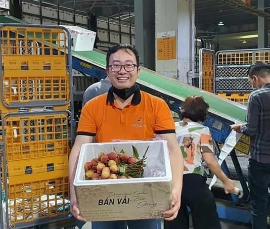 CEO Đỗ Xuân Thắng trong chiến dịch tiêu thụ vải Bắc Giang.