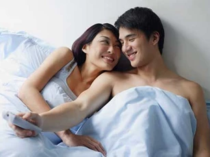 5 dấu hiệu tố cáo nửa kia của bạn có thể đã "ăn vụng'' với người khác