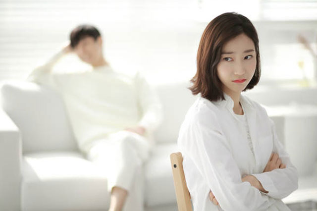 Đàn ông làm ra tiền muốn có thêm đàn bà, chứ đàn bà làm ra tiền thì chẳng cần người đàn ông nào cả