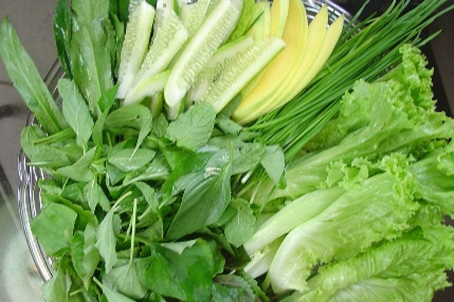 Ăn rau sống đúng cách để không gặp biến chứng nguy hiểm
