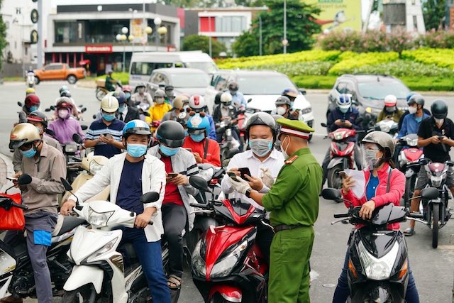 TP Hồ Chí Minh ban hành Chỉ thị 18 mở lại nhiều dịch vụ, phục hồi kinh tế