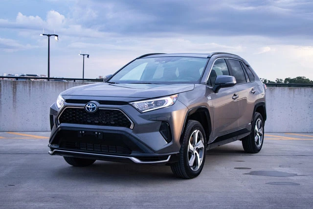 2. Toyota RAV4 Prime 2021 (giá khởi điểm: 38.350 USD).