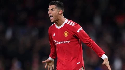 Ronaldo nổi điên với đồng đội ở trận MU thắng Villarreal