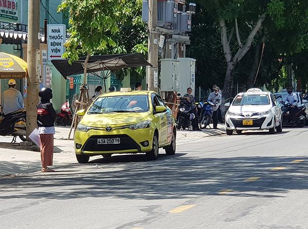 Đà Nẵng: Taxi, xe buýt hoạt động trở lại nhưng tâm lý khách còn e dè
