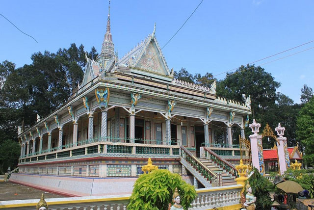Ngắm 4 ngôi chùa nổi tiếng linh thiêng tại miền Tây Nam Bộ