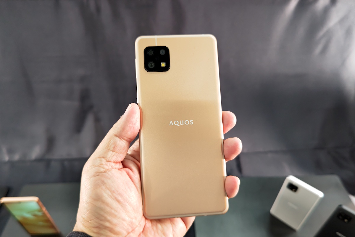 Ảnh chi tiết smartphone 5G nhẹ nhất thế giới: Chống nước, chip S690, RAM 6 GB