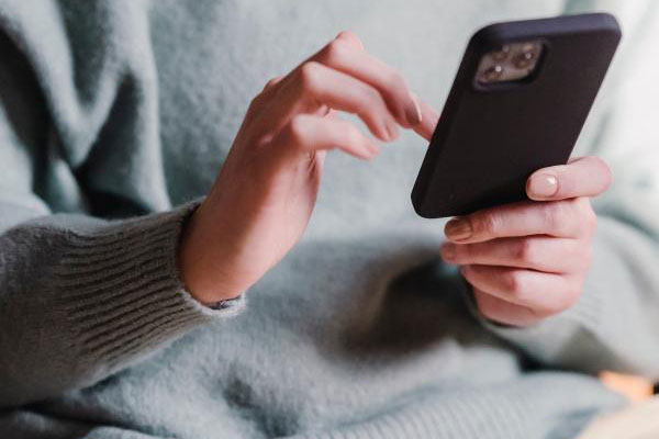 4 cách tinh tế để bạn ngầm ra tín hiệu tình cảm với người mình thích