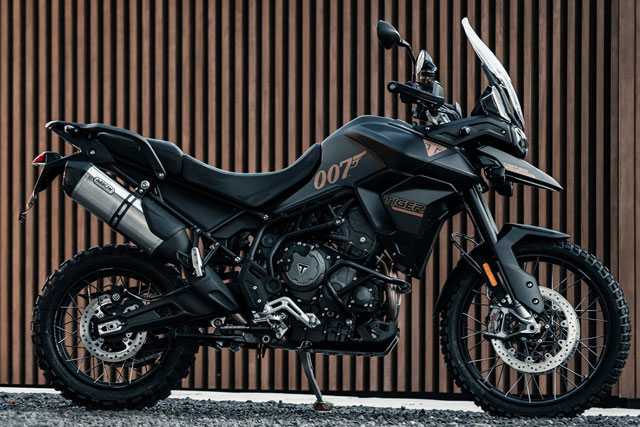 Ngắm Triumph Tiger 900 Bond Edition lấy cảm hứng từ phim Điệp viên 007