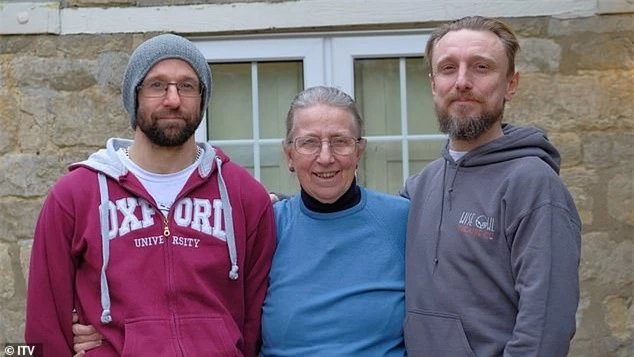 Giờ đây ở tuổi 74, bà Marguerite thật sự hạnh phúc bên cạnh 2 đứa con trai của mình cùng những bí ấn thời thơ ấu đã được giải mã - Ảnh: ITV