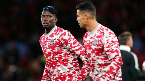 'Pogba đang sa sút vì bị hút sự chú ý vào cả Ronaldo'