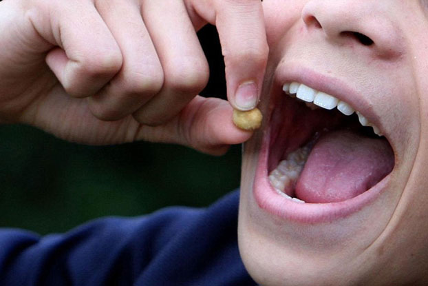 Lạc: Món ăn nhiều chất dinh dưỡng nhưng nếu bạn thuộc nhóm này tuyệt đối không nên ăn vì rất độc