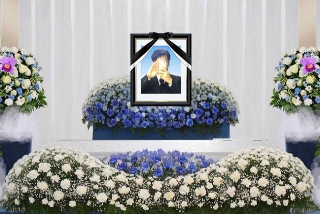 Hết hồn khi dương tính COVID-19 lại nhận được quảng cáo lễ tang trên phong bì hướng dẫn y tế