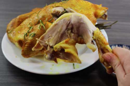 Bí quyết làm món gà ủ muối vàng ươm, thơm ngon khó cưỡng