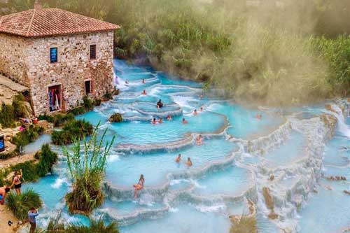 Suối nước nóng hình bậc thang độc đáo: Sắc xanh mờ ảo đẹp như thiên đường