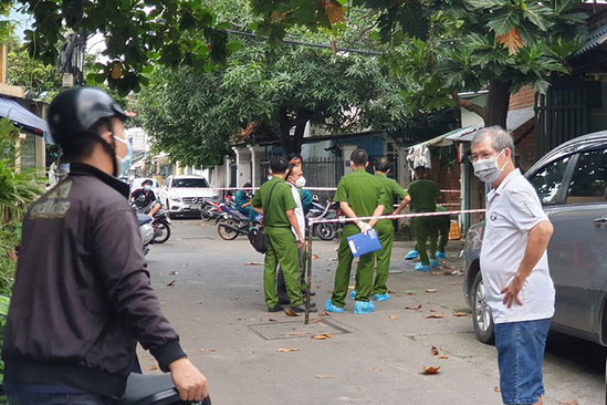 Điều tra vụ thảm án gia đình 3 người thương vong ở Quận 12