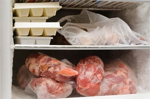 Giữ thịt quá lâu trong ngăn lạnh có thể biến thịt thành chất gây hại sức khỏe