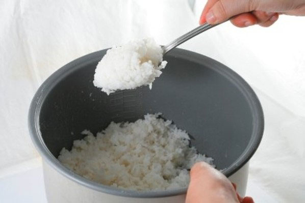 Nguy cơ mắc ung thư từ thói quen ăn cơm nguội