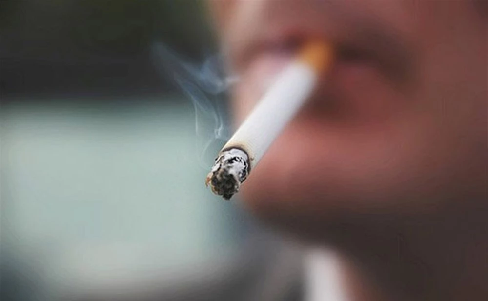   Hút thuốc lá nhiều gây ra tình trạng chán ăn  