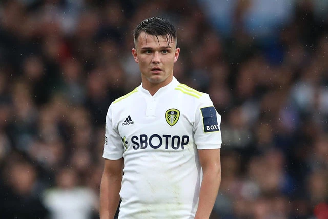 Hậu vệ phải: Jamie Shackleton (Leeds United).