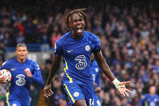 Trung vệ: Trevoh Chalobah (Chelsea).