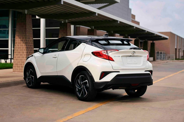 6. Toyota C-HR 2021 (giá khởi điểm: 21.695 USD).