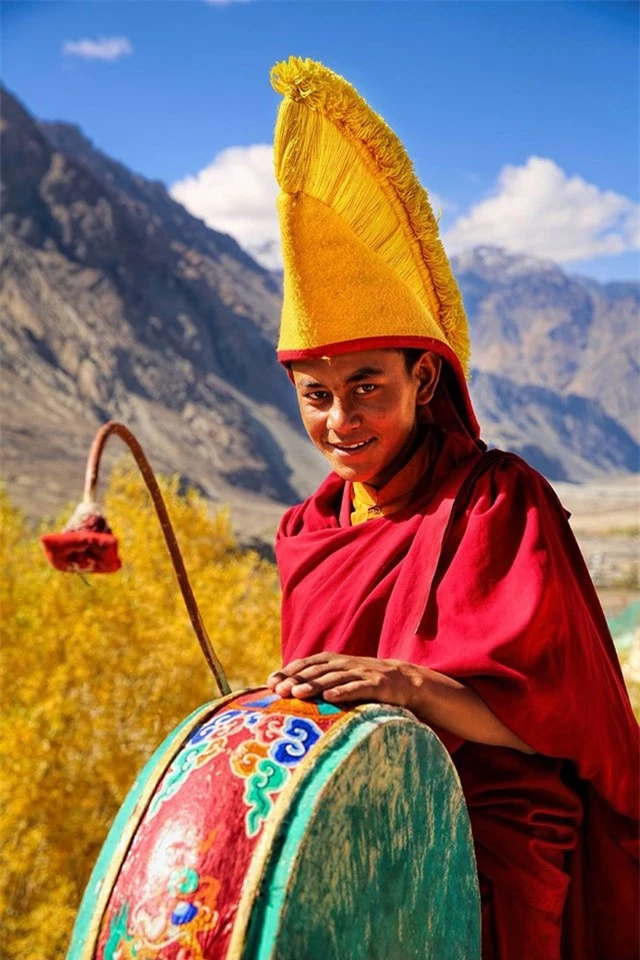 Nh&agrave; sư Gelugpa trẻ tuổi, hung lũng Nubra. &nbsp;