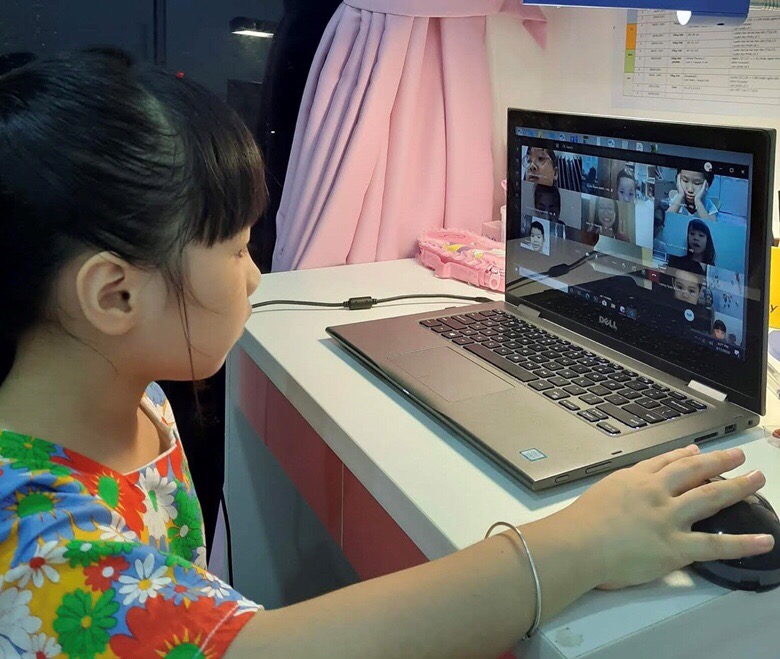 Hỗ trợ học sinh, sinh viên có hoàn cảnh khó khăn vay vốn ưu đãi mua máy tính học trực tuyến