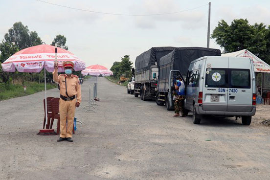 Bộ Y tế hướng dẫn xét nghiệm, cách ly với người đi lại giữa các vùng