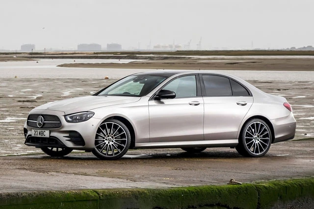 10. Mercedes-Benz E-Class (giá khởi điểm: 38.285 bảng Anh).