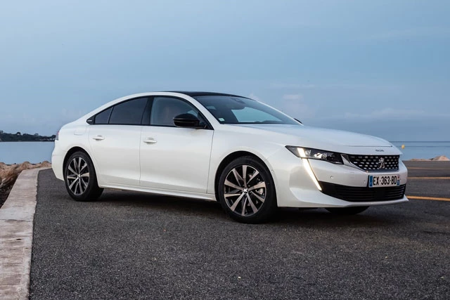 7. Peugeot 508 (giá khởi điểm: 27.865 bảng Anh).