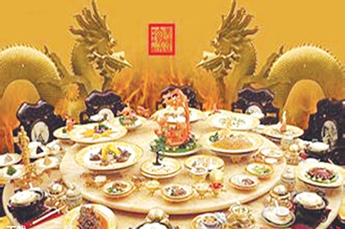 T&#xEC;m hi&#x1EC3;u b&#x1EEF;a &#x103;n c&#x1EE7;a ho&#xE0;ng &#x111;&#x1EBF;