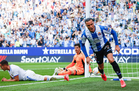 Hàng thủ bất ổn khiến Real Madrid sa sút